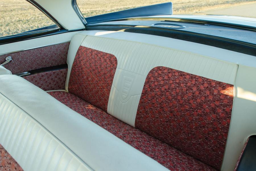  Chrysler Saratoga Hardtop Coupe 1957 года  (фото 10 из 12)